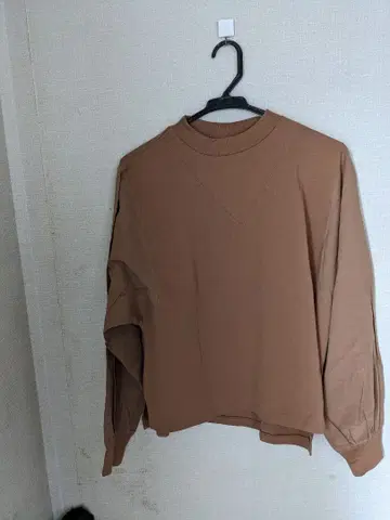 M.J.G 브라운 긴팔 T셔츠