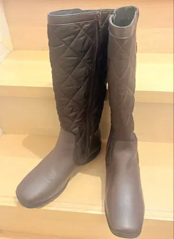 마드라스 브라운 퀼팅 롱 부츠