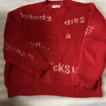 차오패닉 빨간색 메시지 프린트 니트 스웨터