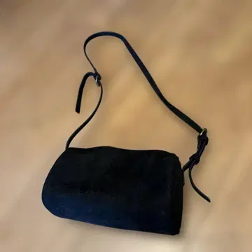 GAP 비건 스웨이드 배럴 백 블랙