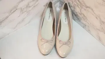 베이지 리본 포함 발레 펌프스