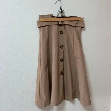 질스튜어트 베이지 플레어 스커트 앞 버튼