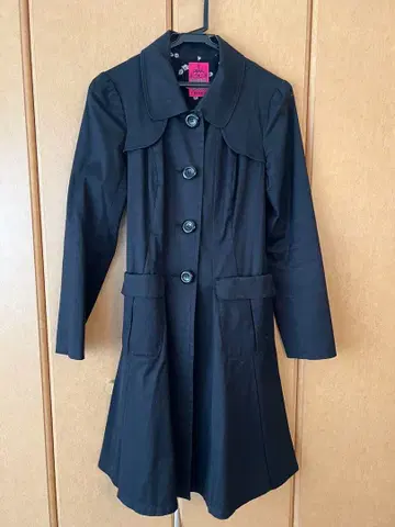 안나수이 트렌치코트