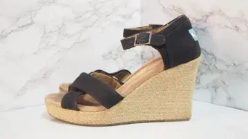 TOMS 블랙 웨지 샌들