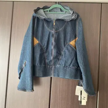 새상품 택 포함 정가 22000엔 데님x스웨이드 소매 지퍼 후드 부착