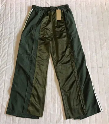 올리브 그린 에신타 라인 팬츠 M