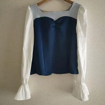 아리엘의 긴팔 상의