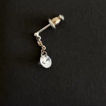 e.m. 싱글 귀걸이 실버 지르코니아