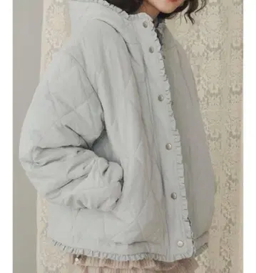 프릴 퀼팅 후드 자켓 블루