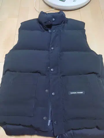 CANADA GOOSE 블랙 다운 베스트