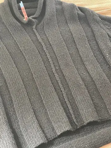 요건 레일 스웨터