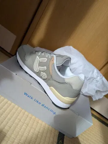 뉴 스니커즈 10주년 한정판 모델