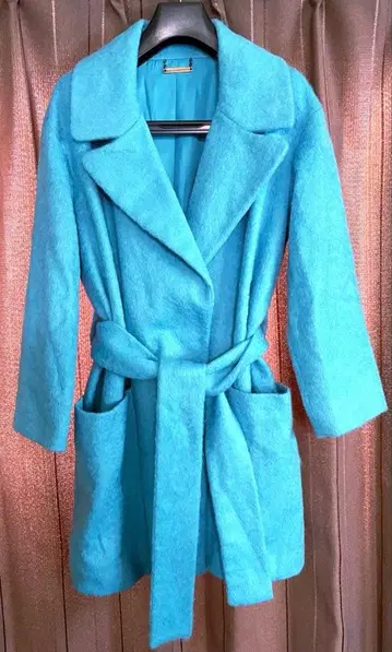 다이앤 폰 파스텐버그 코트 스카이블루