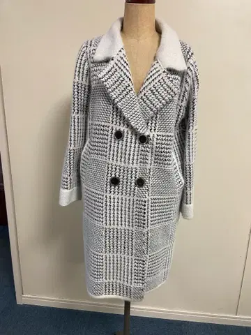 체크 무늬 더블 브레스트 체스터 코트