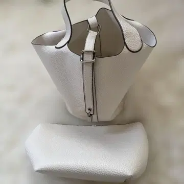 화이트 가죽 핸드백 파우치 포함