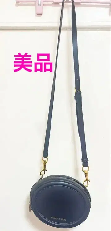 찰스앤키스 블랙 숄더백 새상품급