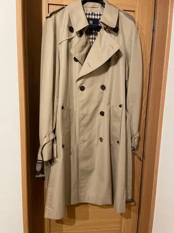 베이지 트렌치코트 체크 무늬 이너 포함