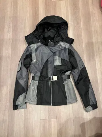 HELIOT EMIL 크롭 벨티드 파카