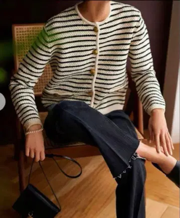 Mila Owen/미라 오웬 금장 버튼 숏 기장 니트 가디건