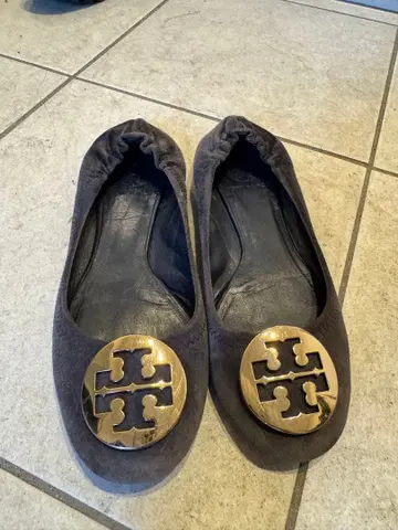토리버치 로고 장식 네이비 플랫슈즈
