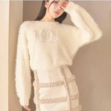 darich 퀼트 로고 샤기 니트탑