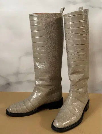 Le Talon GRISE 엠보 가죽 호스 라이딩 롱 부츠