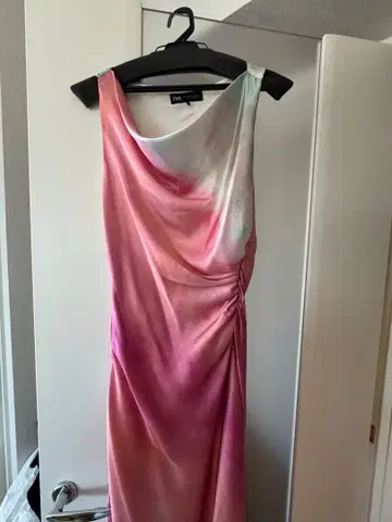 ZARA 핑크와 스카이블루 드레이프 원피스