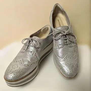 모드카올 실버 윙 칩 레이스업 슈즈 통굽 신발 24