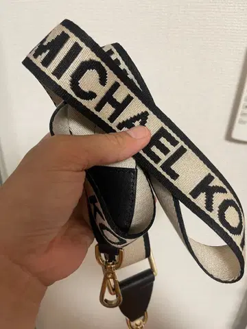 MICHAEL KORS 로고 숄더 스트랩
