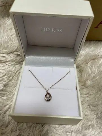THE KISS 로즈 골드 목걸이