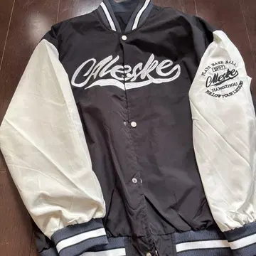 바시티 자켓 블랙/화이트 자수 로고