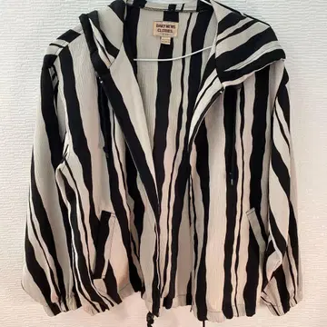 개성 있는 스트라이프 후드티