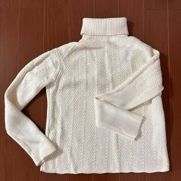 Theory luxe [새상품급] 아이보리 케이블 짜임 터틀넥 니트