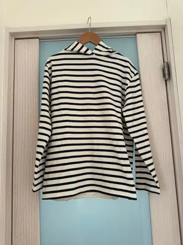 SAINTJAMES 스트라이프 후드 부착 긴팔 티셔츠