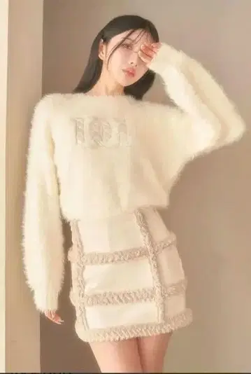 Darich 퀼트 로고 샤기 니트탑 새상품 아이보리