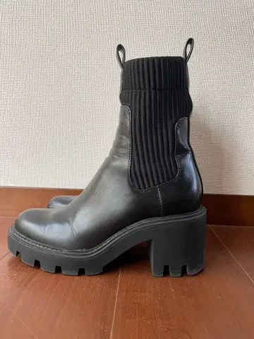 통굽 가죽 사이드 고어 부츠 블랙