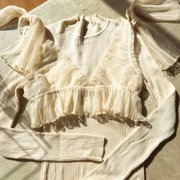 [ lily brown ] 아이보리 뷔스티에 세트 니트탑