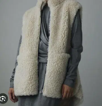 anuke ECO 퍼 베스트 크림색