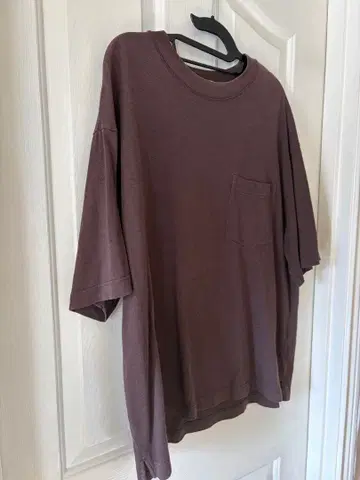 [ COS ] 브라운 반팔 T셔츠 포켓 부착