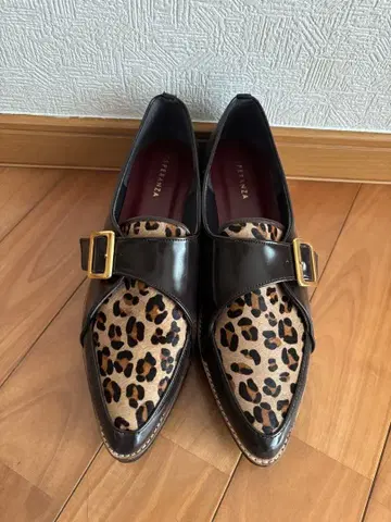 레오파드 무늬 통굽 로퍼