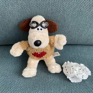 그루 미트 봉제 인형 키링 브라운 하트 니트 & 도트 팬츠 & 고글 포함