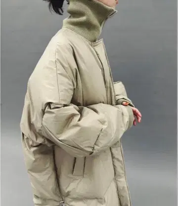 [ 택 포함 새상품급 ] Hella 하이넥 다운 코트