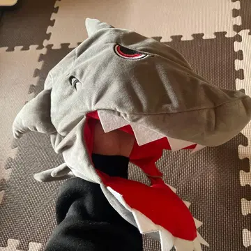 JAWS 상어 캡 그레이/레드