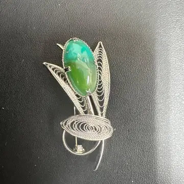 실버 꽃 모양 브로치 그린 스톤