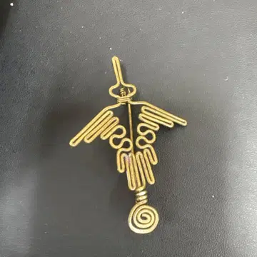 새 모양의 금속제 브로치