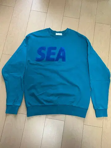 윈드앤씨 SEA CHENILLE EMB SULFUR 맨투맨