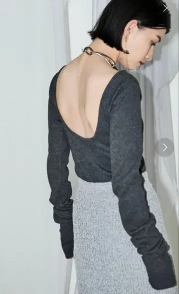 AIC 백 오픈 긴팔 상의 블랙