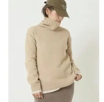 두지엠 클라세 JADE 터틀넥 풀오버 베이지