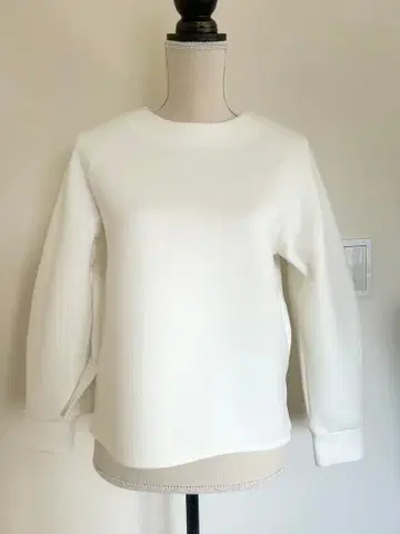 PLST 화이트 백 지퍼 맨투맨