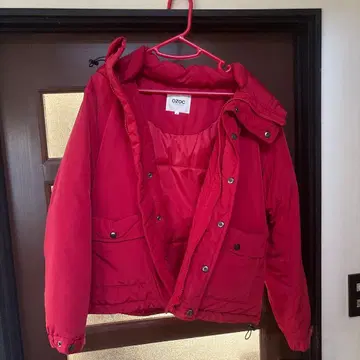 OZOC 후드 부착 레드 다운 자켓